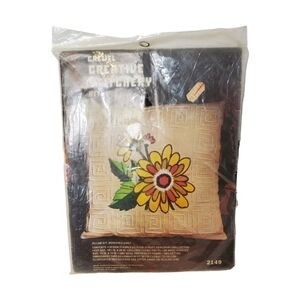 Vintage 1975 Crewel Creative Stitchery Pillow Kit Bordered Daisy New in Package